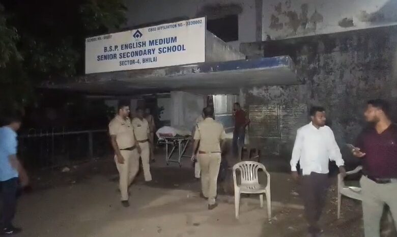 सुसाइड नोट लिखकर छात्र ने लगाई फांसी