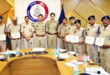 कांकेर एसपी ने ली पुलिस अधिकारियों की समीक्षा बैठक, बेहतर कार्य करने वाले हुए सम्मानित