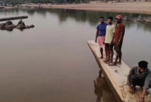 कांकेर के ग्राम कांदाड़ी में अज्ञात लोगों ने कई नावों को क्षतिग्रस्त कर डुबो दिया