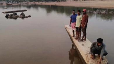 कांकेर के ग्राम कांदाड़ी में अज्ञात लोगों ने कई नावों को क्षतिग्रस्त कर डुबो दिया कांकेर के ग्राम कांदाड़ी में अज्ञात लोगों ने कई नावों को क्षतिग्रस्त कर डुबो दिया