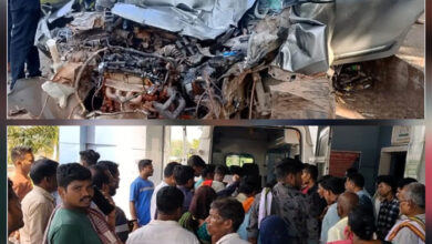 ट्रक से टकराई कार, ओडिशा के शिक्षा मंत्री के भांजे सहित 4 गंभीर ट्रक से टकराई कार, ओडिशा के शिक्षा मंत्री के भांजे सहित 4 गंभीर