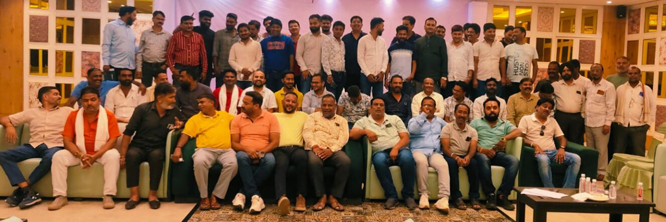 परिवहन समितियों से परेशान 150 वाहन मालिक प्रशासन को अपनी वाहन साैंपेंगे 