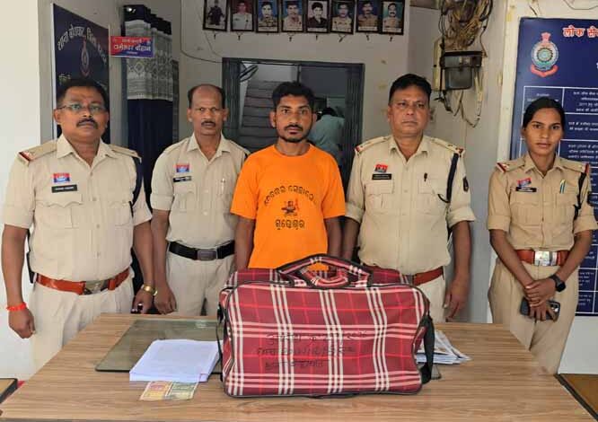 बस स्टैंड से 8 किलाे गांजा के साथ आरोपी गिरफ्तार