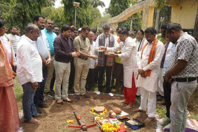 हाईमास्ट लाइट से शहीद पार्क चौक एवं चौपाटी में रौनक बढ़ेंगी – किरण देव हाईमास्ट लाइट से शहीद पार्क चौक एवं चौपाटी में रौनक बढ़ेंगी – किरण देव