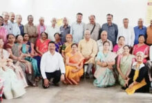 सियान गुड़ी में वृद्धजनों से मिलने पहुंचे शिक्षा विभाग के रिटायर्ड अफसर