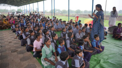 सोशल मीडिया में लगी गुहार और गांव पहुंच गई बाल चौपाल, डॉ. वर्णिका ने बच्चों को सिखाए संस्कार के सबक सोशल मीडिया में लगी गुहार और गांव पहुंच गई बाल चौपाल, डॉ. वर्णिका ने बच्चों को सिखाए संस्कार के सबक