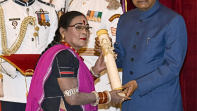 पद्म विभूषण तीजन बाई को भावभीनी श्रद्धांजलि: छत्तीसगढ़ की लोकसंस्कृति की अमर आवाज़ हुई शांत पद्म विभूषण तीजन बाई को भावभीनी श्रद्धांजलि: छत्तीसगढ़ की लोकसंस्कृति की अमर आवाज़ हुई शांत