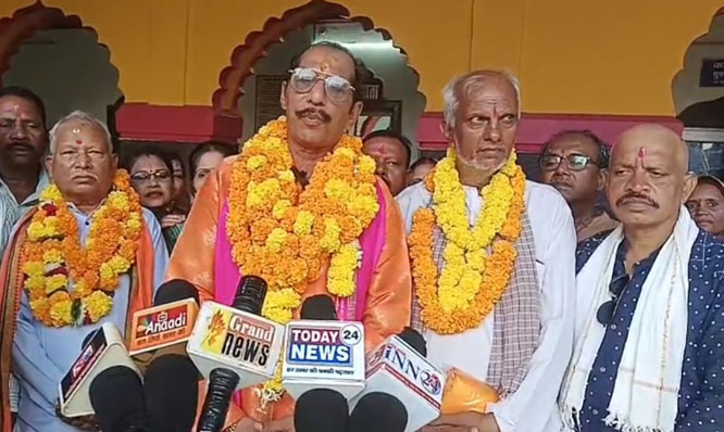 श्रीजगन्नाथ प्रभु के सामने छतरी, तलवार, मुकुट पहनकर नहीं जाया जा सकता – कुमार जयदेव श्रीजगन्नाथ प्रभु के सामने छतरी, तलवार, मुकुट पहनकर नहीं जाया जा सकता – कुमार जयदेव