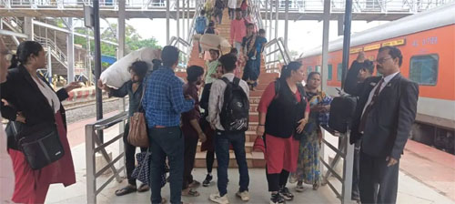 भाटापारा स्टेशन पर किलाबंदी टिकट चेकिंग के दौरान कुल 212 मामलों से 1,53,765 राजस्व की प्राप्ती भाटापारा स्टेशन पर किलाबंदी टिकट चेकिंग के दौरान कुल 212 मामलों से 1,53,765 राजस्व की प्राप्ती