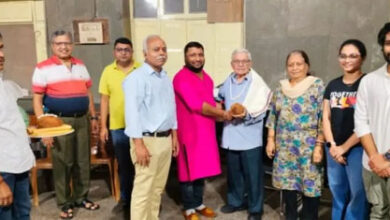 भूल-चूक लेनी देनी नाटक के मंचन की पार्टी के साथ मनाया गया गुरुपूर्णिमा पर्व, अनिल- अपर्णा कालेले सम्मानित भूल-चूक लेनी देनी नाटक के मंचन की पार्टी के साथ मनाया गया गुरुपूर्णिमा पर्व, अनिल- अपर्णा कालेले सम्मानित