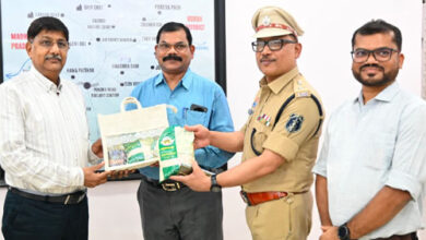 महिला स्व-सहायता समूहों के विष्णु भोग चावल की खुशबू पहुंची पुलिस मुख्यालय तक