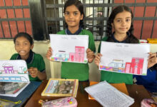सरोना के स्कूली बच्चों ने निबंध और चित्रकारी के माध्यम से उकेरी विकसित भारत के आधुनिक स्टेशन की तस्वीर