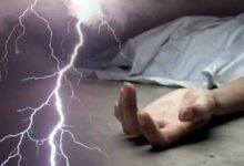 नागम बांसपारा गांव में पेड़ के नीचे खड़े 4 बच्चों पर गिरी बिजली, 2 की मौत नागम बांसपारा गांव में पेड़ के नीचे खड़े 4 बच्चों पर गिरी बिजली, 2 की मौत