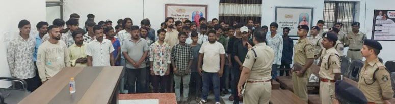 पुलिस ने चलाया विशेष सघन रेड अभियान, 76 के खिलाफ प्रतिबंधात्मक कार्रवाई, 12 बदमाश भेजे गए जेल पुलिस ने चलाया विशेष सघन रेड अभियान, 76 के खिलाफ प्रतिबंधात्मक कार्रवाई, 12 बदमाश भेजे गए जेल