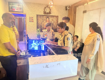 पश्चिम जोन पुलिस ने चलाया स्पा सेंटरों में विशेष चेकिंग अभियान पश्चिम जोन पुलिस ने चलाया स्पा सेंटरों में विशेष चेकिंग अभियान