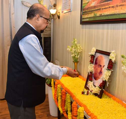 डॉ श्यामा प्रसाद मुखर्जी की जयंती पर राज्यपाल ने दी श्रद्धांजलि डॉ श्यामा प्रसाद मुखर्जी की जयंती पर राज्यपाल ने दी श्रद्धांजलि