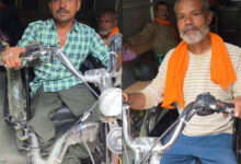 मुख्यमंत्री हेल्पलाइन 1076 बनी दिव्यांगजनों के लिए संबल, दो दिव्यांग हितग्राहियों को मिली बैटरी चालित ट्राइसायकल