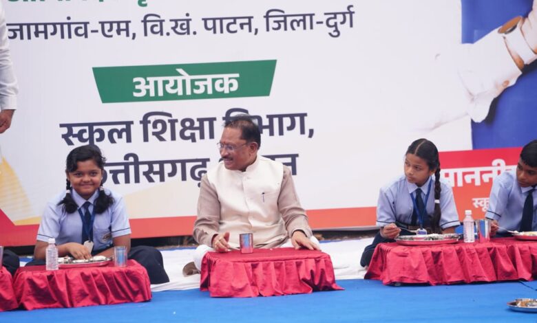 नई पीढ़ी का भविष्य संवारना ही हमारी सबसे बड़ी जिम्मेदारी : मुख्यमंत्री साय नई पीढ़ी का भविष्य संवारना ही हमारी सबसे बड़ी जिम्मेदारी : मुख्यमंत्री साय