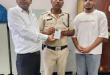 खोया हुआ आईफोन लौटाकर रेलवे ने जीता यात्री का विश्वास