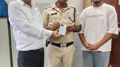 खोया हुआ आईफोन लौटाकर रेलवे ने जीता यात्री का विश्वास खोया हुआ आईफोन लौटाकर रेलवे ने जीता यात्री का विश्वास