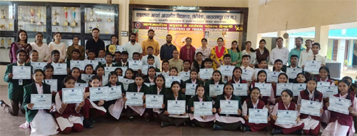 नारायणपुर के आदिवासी अंचल प्रतिभावान विद्यार्थियों का नई दिल्ली स्थित संसद भवन का शैक्षणिक भ्रमण 
