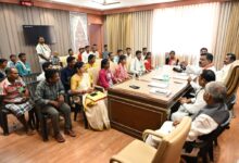 उप मुख्यमंत्री शर्मा ने नक्सल प्रकरणों की वापसी को लेकर बस्तर के युवाओं से की मुलाकात