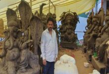 प्रधानमंत्री के मन की बात से प्रेरित मूर्तिकार मिट्टी से गढ़ रहे गणेश व दुर्गा प्रतिमाएं