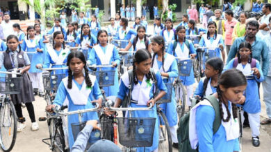 सुशासन का पहिया: सरस्वती सायकल योजना से संवर रहा छत्तीसगढ़ की बेटियों का भविष्य