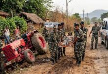 ट्रैक्टर के नीचे दबे चालक को जवानों ने अस्पताल पहुंचाया