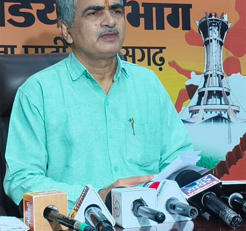 घोटालों को छिपाने और अपराधियों को बचाने कांग्रेस कर रही आंदोलन : भाजपा घोटालों को छिपाने और अपराधियों को बचाने कांग्रेस कर रही आंदोलन : भाजपा