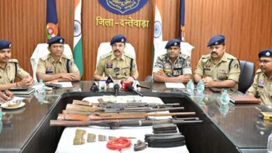 दंतेवाड़ा में नक्सली डंप से 116 ग्राम सोना, 2 लाख नकद, हथियार व विस्फोटक बरामद