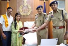 सुकमा एसपी ने एमएससी में 90.50 प्रतिशत अंक लाने वाली मुस्कान का किया सम्मान