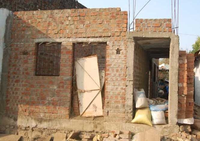 अधूरे प्रधानमंत्री आवास के 51 हितग्राहियों को जारी हुआ नोटिस अधूरे प्रधानमंत्री आवास के 51 हितग्राहियों को जारी हुआ नोटिस