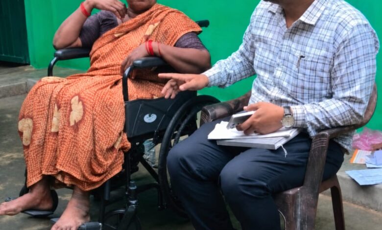 आवेदन के तुरंत बाद घर पहुंची व्हीलचेयर, समाज कल्याण विभाग की त्वरित पहल से मैकिन बाई के जीवन में लौटी सहजता