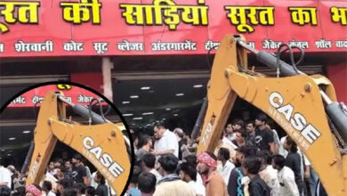 पंडरी कपड़ा मार्केट में नाली पर कब्जा,निगम ने चलाया बुलडोजर पंडरी कपड़ा मार्केट में नाली पर कब्जा,निगम ने चलाया बुलडोजर