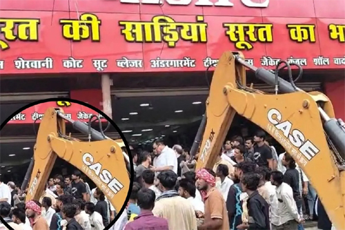 पंडरी कपड़ा मार्केट में नाली पर कब्जा,निगम ने चलाया बुलडोजर पंडरी कपड़ा मार्केट में नाली पर कब्जा,निगम ने चलाया बुलडोजर