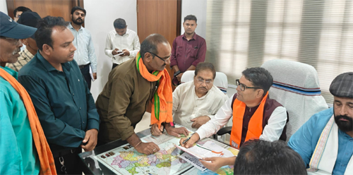 सहयोग केन्द्र में वित्त मंत्री चौधरी ने किया कार्यकर्ताओं से संवाद सहयोग केन्द्र में वित्त मंत्री चौधरी ने किया कार्यकर्ताओं से संवाद