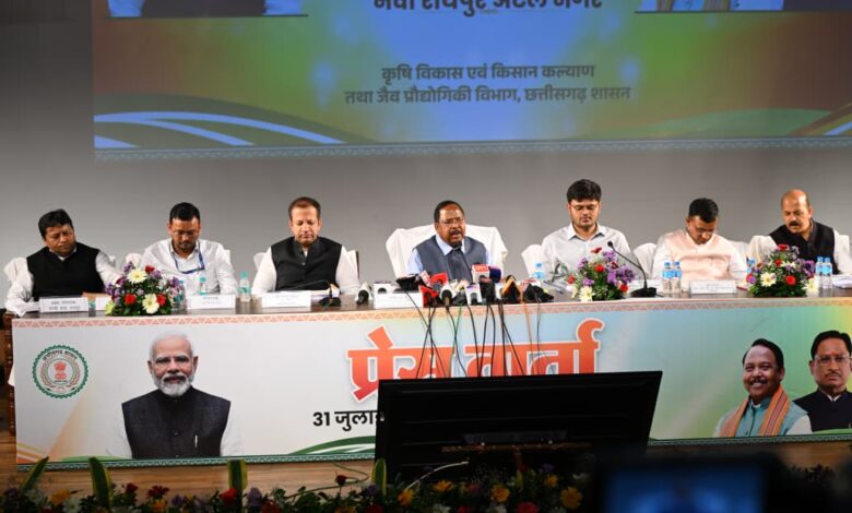 भरपूर खाद-बीज, मजबूत योजनाएं और आधुनिक खेती से समृद्धि की राह पर छत्तीसगढ़ का किसान