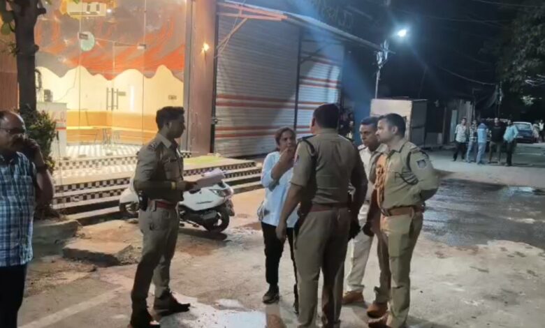 उज्जैन में पुरानी रंजिश में खूनी संघर्ष, युवक की गोली मारकर हत्या उज्जैन में पुरानी रंजिश में खूनी संघर्ष, युवक की गोली मारकर हत्या