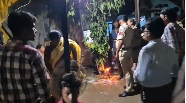 कोरबा में नाबालिगों की शादी पर रोक, 13 साल की लड़की और 15 साल के लड़के का विवाह महिला एवं बाल विकास विभाग ने रुकवाया कोरबा में नाबालिगों की शादी पर रोक, 13 साल की लड़की और 15 साल के लड़के का विवाह महिला एवं बाल विकास विभाग ने रुकवाया