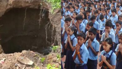 स्कूल के पास बना गहरा गड्ढा, बच्चों की सुरक्षा को लेकर बढ़ी चिंता स्कूल के पास बना गहरा गड्ढा, बच्चों की सुरक्षा को लेकर बढ़ी चिंता