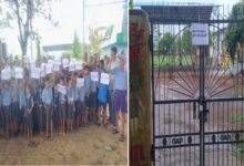 जर्जर स्कूल भवन से परेशान ग्रामीणों ने की तालाबंदी, बोले- बच्चों की सुरक्षा से समझौता नहीं