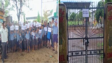 जर्जर स्कूल भवन से परेशान ग्रामीणों ने की तालाबंदी, बोले- बच्चों की सुरक्षा से समझौता नहीं जर्जर स्कूल भवन से परेशान ग्रामीणों ने की तालाबंदी, बोले- बच्चों की सुरक्षा से समझौता नहीं
