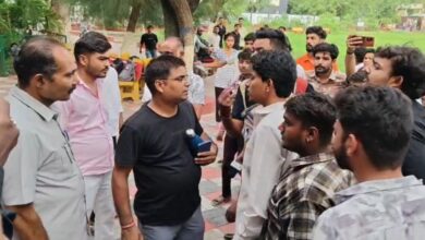 अंग्रेजी बोलने के विवाद से शुरू हुआ हंगामा, स्कूल में तीन घंटे चला प्रदर्शन