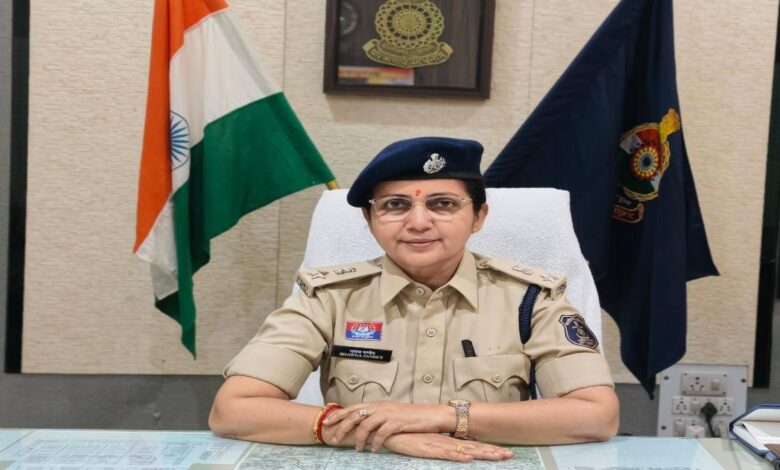 IPS भावना पांडेय बनीं धमतरी की नई SP, कानून व्यवस्था मजबूत करना पहली प्राथमिकता IPS भावना पांडेय बनीं धमतरी की नई SP, कानून व्यवस्था मजबूत करना पहली प्राथमिकता