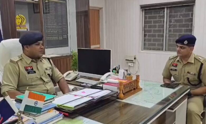 SP ऑफिस के वेतन घोटाले में नया खुलासा, बाबू समेत तीन आरोपी जेल भेजे गए SP ऑफिस के वेतन घोटाले में नया खुलासा, बाबू समेत तीन आरोपी जेल भेजे गए