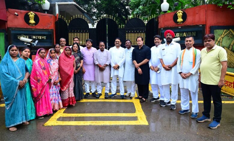 प्रभावित परिवारों के समर्थन में कांग्रेस, राज्यपाल से मिलकर कार्रवाई पर जताई चिंता