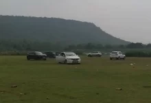 मोरभंज में कार से डेयरिंग स्टंट, सोशल मीडिया पर वायरल हुआ वीडियो