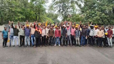 वेतन नहीं मिलने पर बंसल इंफ्राटेक के 150 श्रमिकों ने काम बंद कर किया प्रदर्शन वेतन नहीं मिलने पर बंसल इंफ्राटेक के 150 श्रमिकों ने काम बंद कर किया प्रदर्शन