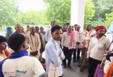 आदिवासियों के आशियानों पर चला बुलडोजर, बेदखली के खिलाफ ग्रामीणों ने मांगा न्याय
